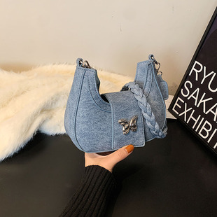 Winter shoulder bag, moon-shaped lamp for leisure, chain, one-shoulder bag, 2023, Korean style, simple and elegant design