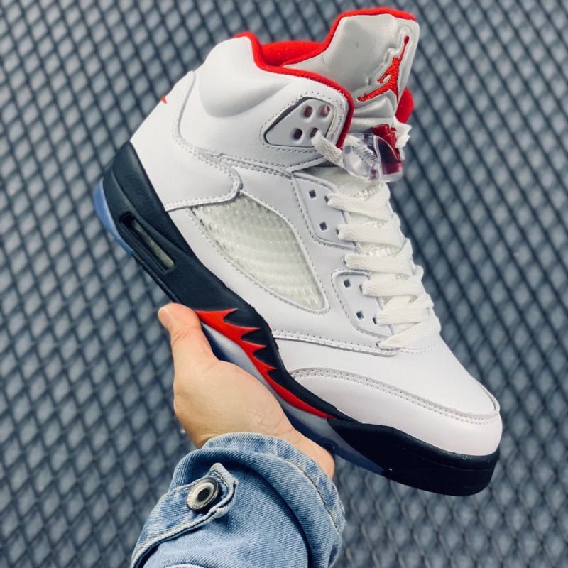 2025 nuevo color AJ5 negro y blanco flujo de arce de batalla real de alto rendimiento retro versátil zapatos deportivos de baloncesto masculino y femenino 3D vertical
