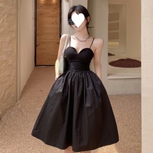 夏季新款女装法式赫本风小黑裙设计感黑色一字肩吊带抹胸连衣裙子