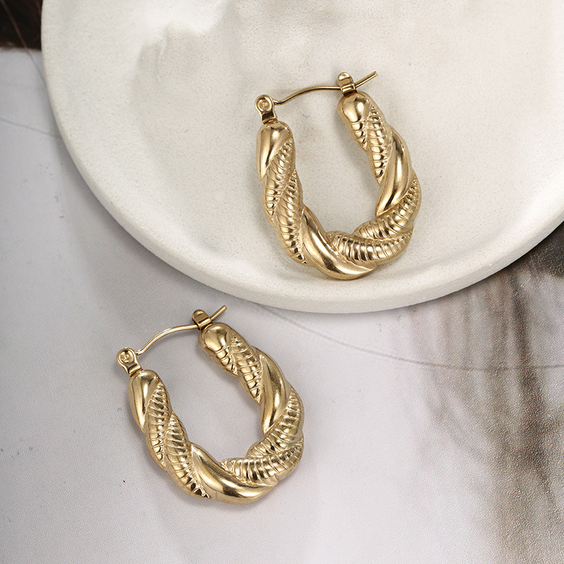 Xuping joyería pendientes de acero inoxidable personalidad europea y americana pendientes fríos geometría simple pendientes de torsión al por mayor mujeres
