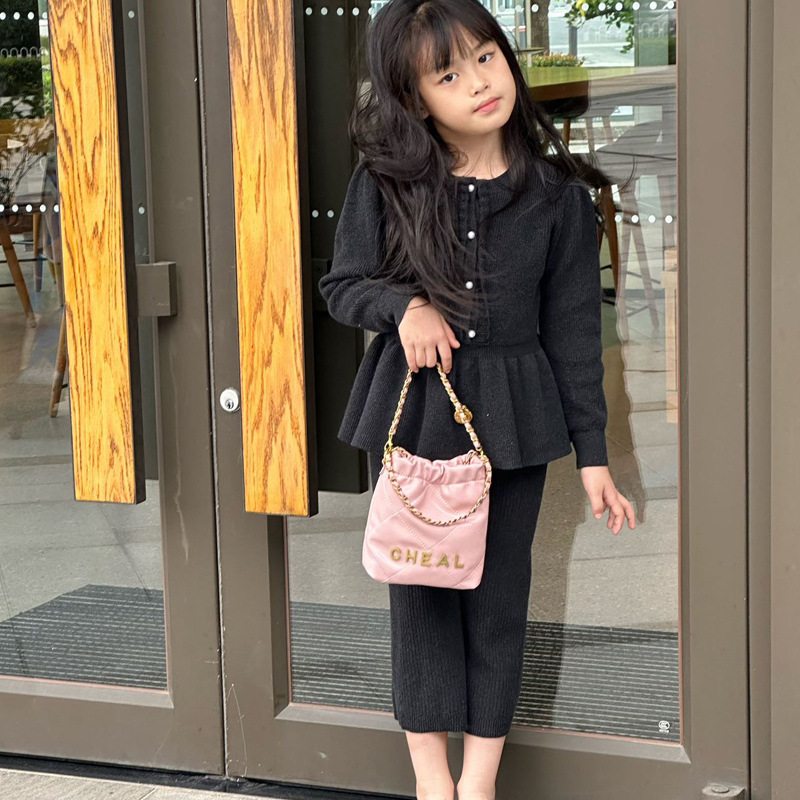Bolsas de hombro de moda coreana para niños y niñas letras de aire extranjero bolsas de basura de color sólido rango 2025 nuevas bolsas de cadenas para niños