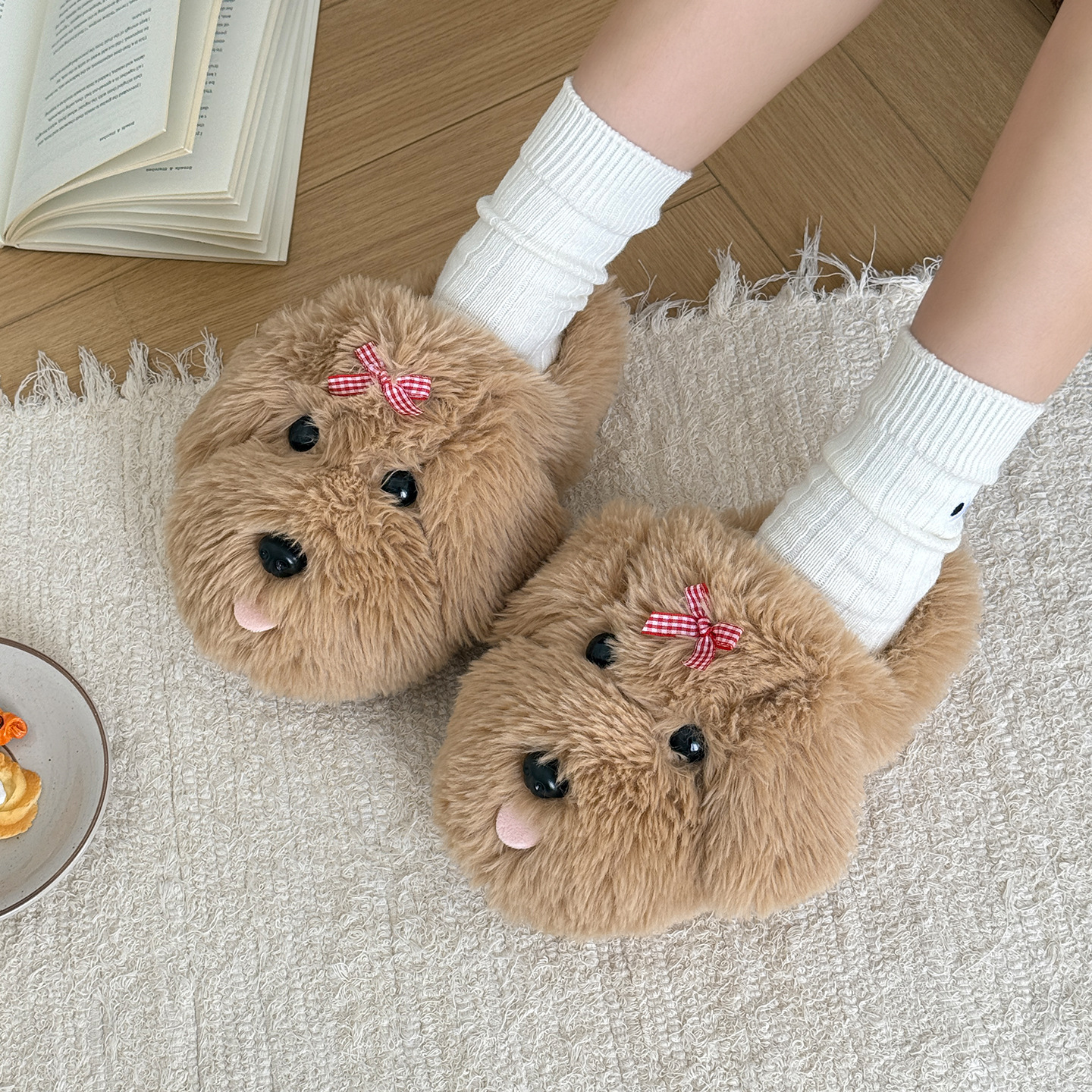 Fábrica de zapatos Qidan zapatillas de algodón de cachorro de dibujos animados para mujeres otoño y invierno en el hogar lindo calentamiento bolsa antideslizante tacones zapatos de algodón para mujeres