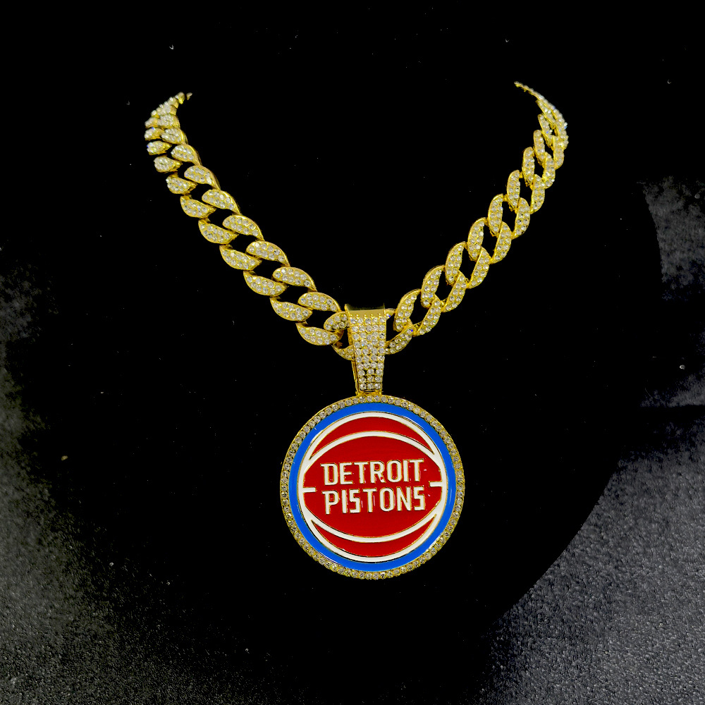 Europa y los Estados Unidos transfronterizos nuevos hombres Hip Hop personalidad goteo de baloncesto Detroit Pistons logotipo colgante cadena