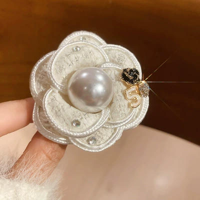 Women, Yaxa sancaqları - 46-brooch-white-beige