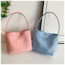 �ɐ�kitty�̽�ˮͰ��2025�¿�С�����s�μ�Ҹ�°�ͨ���ϰ������