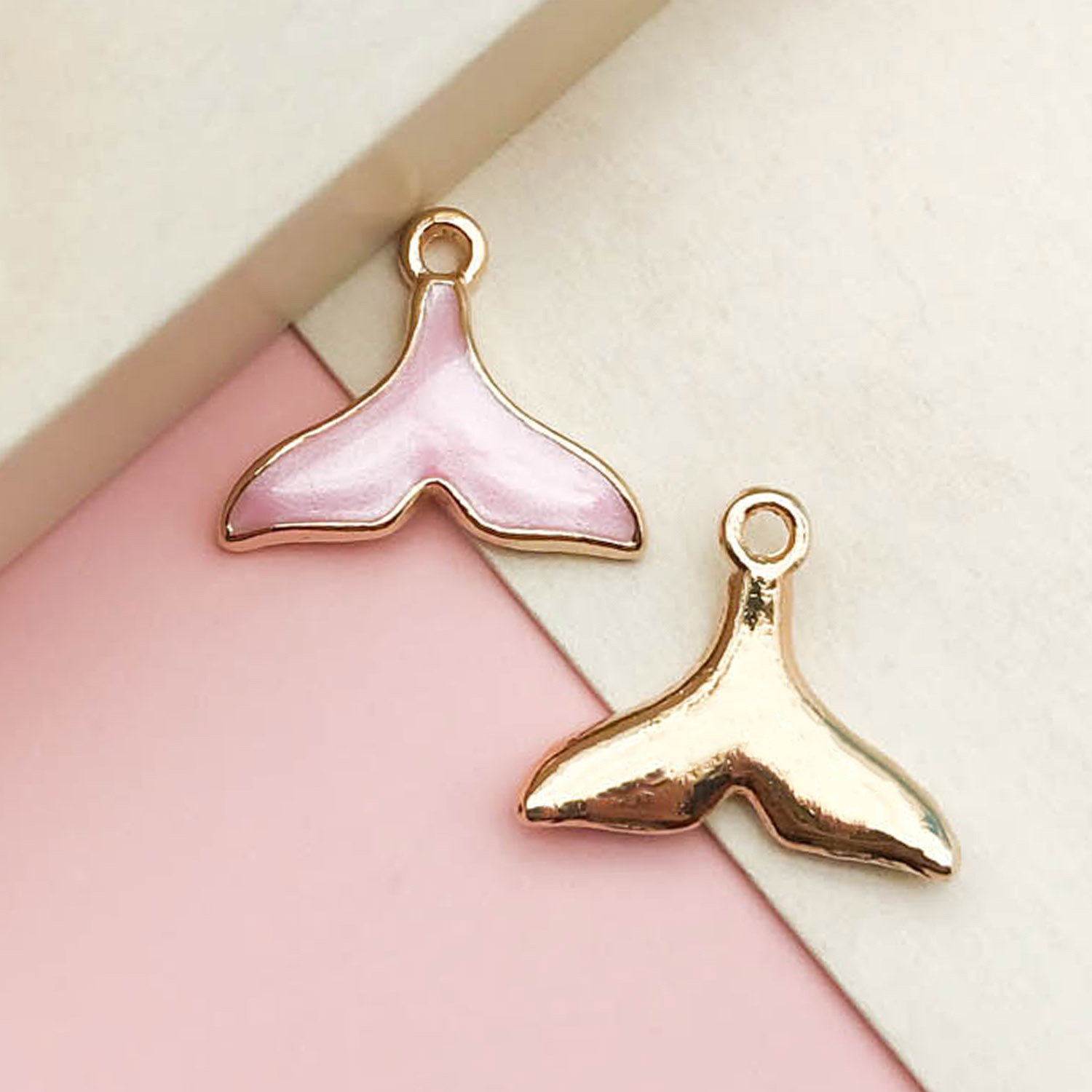 1 Rosa Conchas sirena flor conejo aleación gota colgante de aceite simple joyería material fábrica al por mayor