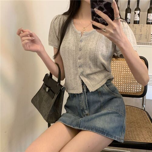 Sweet, age-reducing, hollowed-out, short, design, knitted shirt for women, 2025 summer new style, small fresh and unique shirt