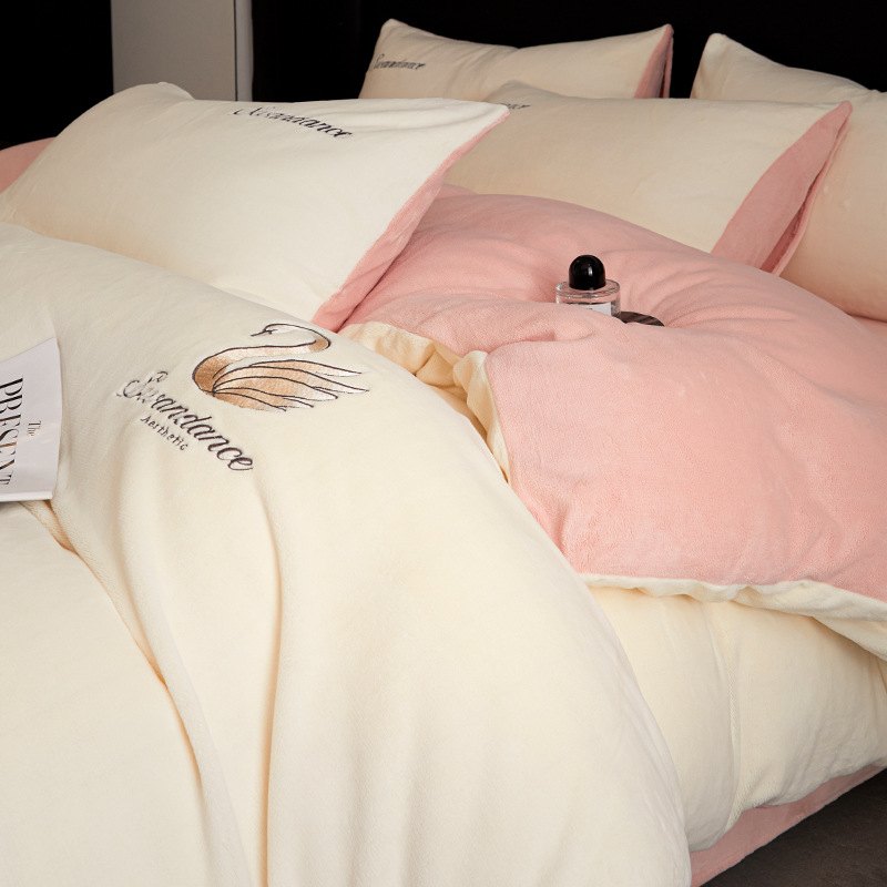 Invierno engrosado de leche de lana de cuatro piezas con lana de coral cálida cubierta de sábanas de flanela cubierta de cama
