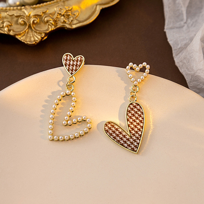 Otoño e Invierno Retro Maillard atmósfera de estampado de leopardo pendientes encantadores de alta calidad de pata de gallo de mariposa pendientes asimétricos