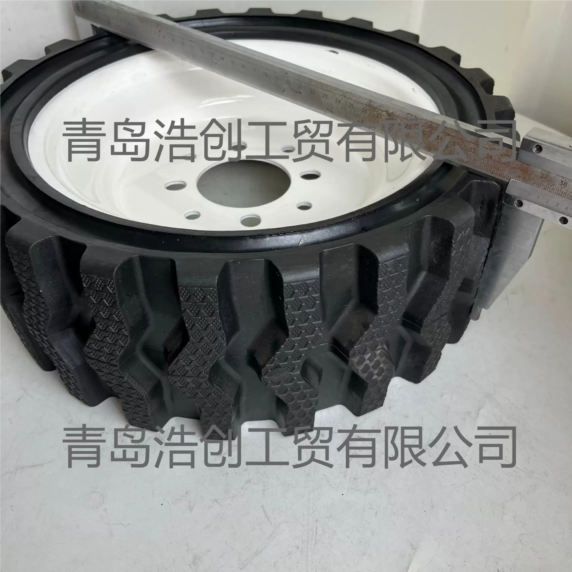 Производители оптом поставляют сельскохозяйственные микро-культиваторы 325-8 с специальными цельными шинами и другими модифицированными колесами, а также снегоуборочные машины.