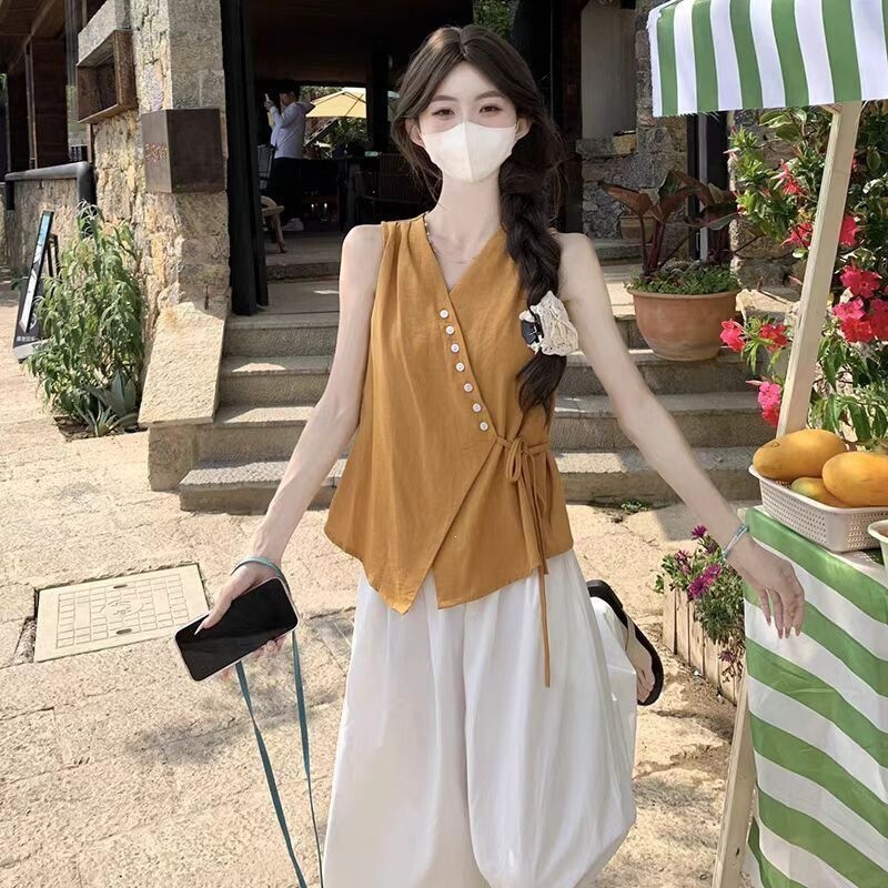Sleeveless Top for Women, Summer 2026 New Style, Dopamine Fashion, Unique and Beautiful French-Style V-Neck Shirt in Orange Sleeveless Top for Women, Summer 2026 New Style, Dopamine Fashion, Unique and Beautiful French-Style V-Neck Shirt in Orange