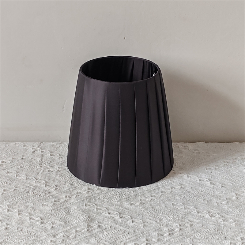 Transfronteriza en stock creativo nórdico simple hecho a mano plisado tela tira pantalla lámpara de mesa lámpara de pared accesorios sombreado