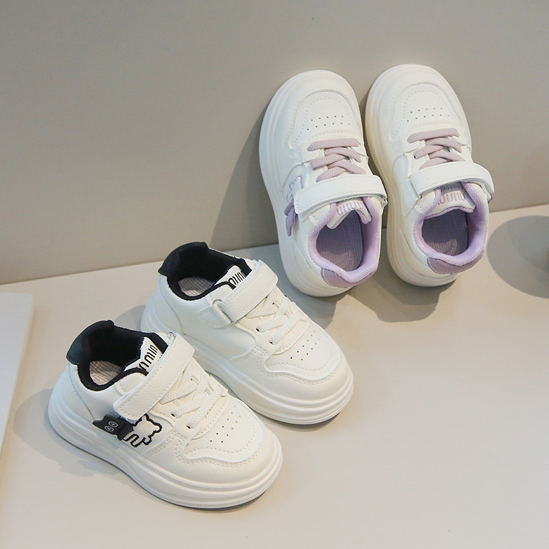 Zapatos de skate casuales para niños, niños y niñas, bebés lindos, zapatos de cuero suave para jardín de infantes, zapatos de deporte casuales blancos pequeños