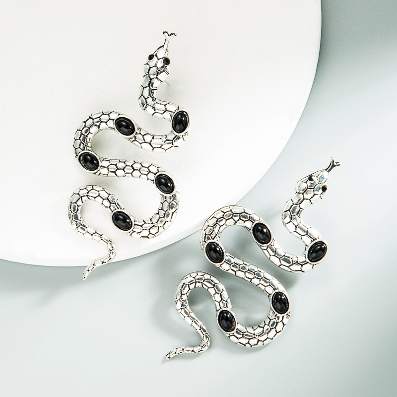 Punk Style Metal Snake-shaped Winding Inlaid Gemstone Earrings display picture 4