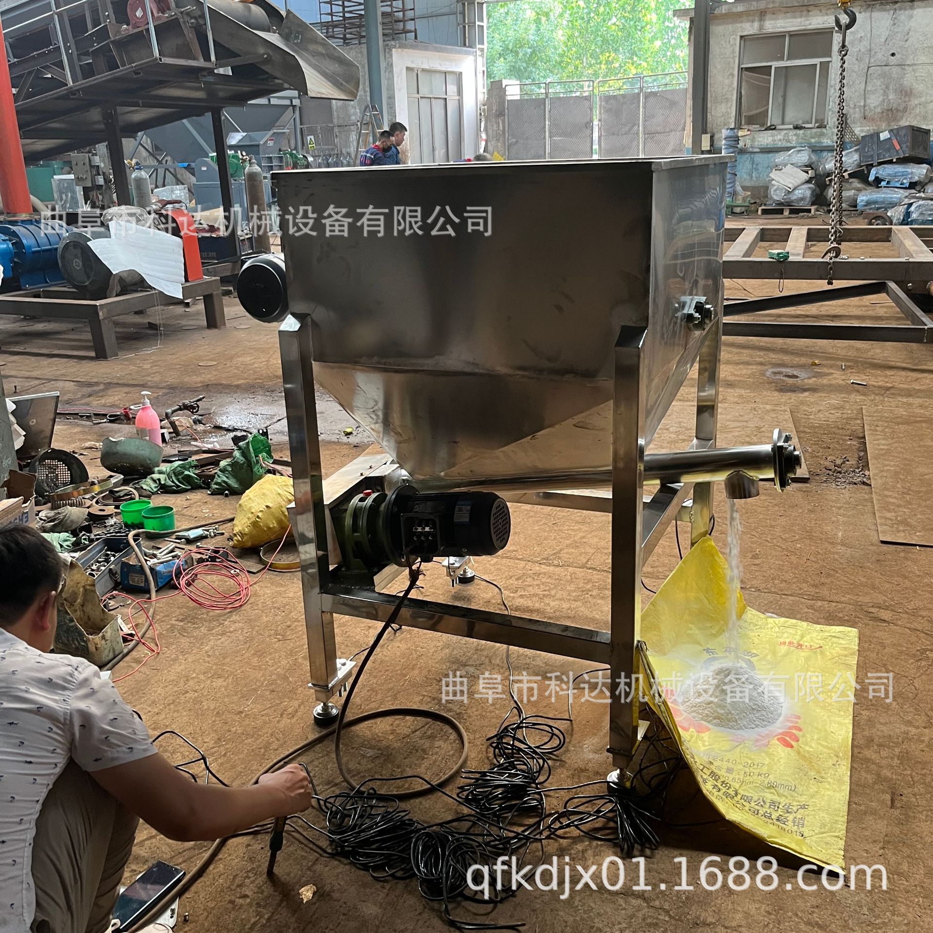 倾斜出料定量净水剂螺旋喂料机 家用伺服电机腻子粉螺旋喂料机