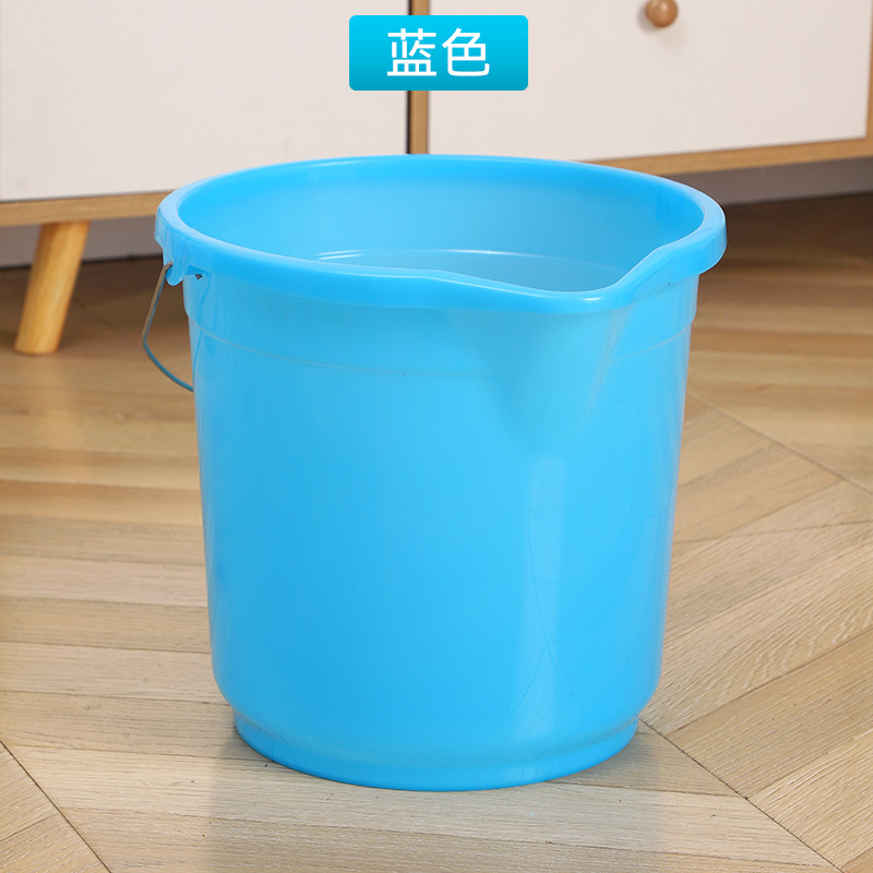 입이 파란색