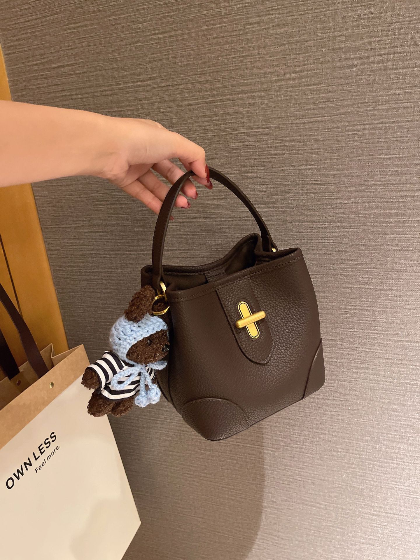 Cross-Border Genuine Leather Women's Bag Lychee Grain 2026 New Fashion Commuter Handheld Bucket Bag Versatile Shoulder Crossbody Bag - Thumbnail 8