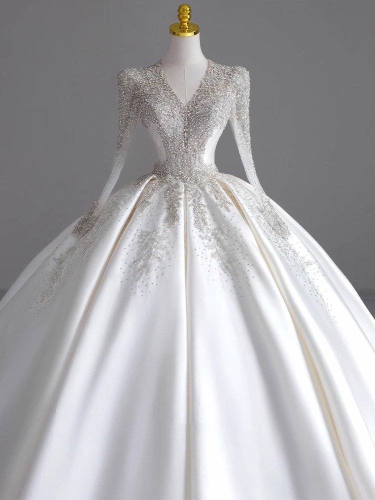 Vestido de novia de raso de invierno con escote en V retro francés y cola