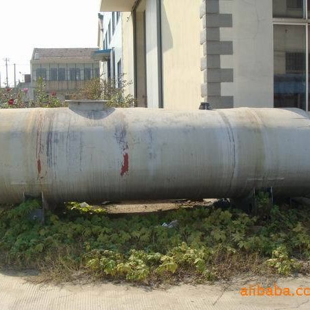 转让二手外包玻璃钢里面是PVC板的卧式储罐滚塑带盖耐腐蚀耐酸碱