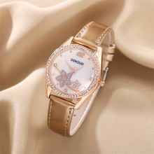 21ʯӢ����ˮ�ֱ�ָᘈA�P��Ƥ���n��ǙCе���Ů�����ȷ�ˮ