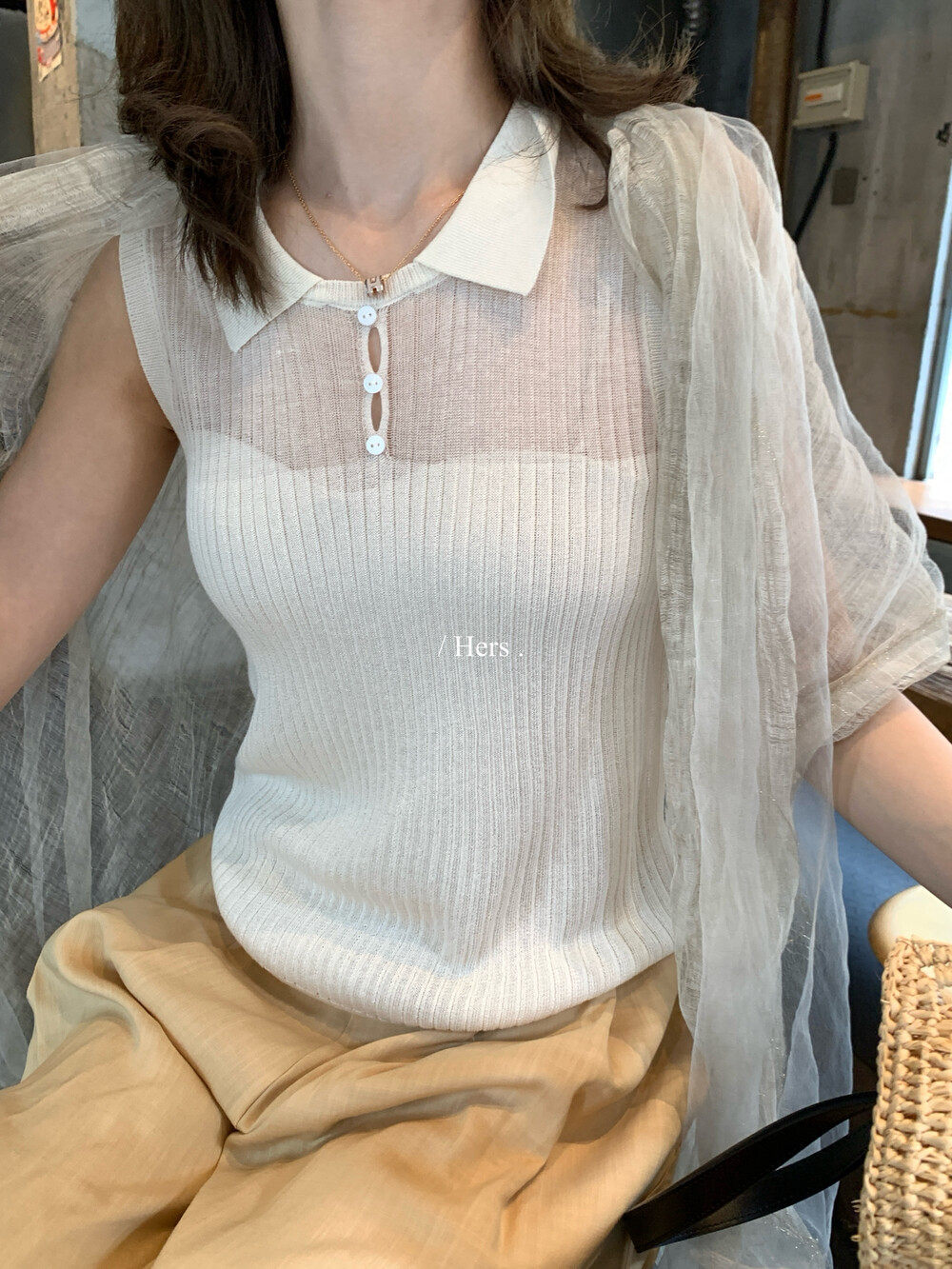 Áo hai dây nữ cổ polo dệt kim phối ren hở vai, form ôm sát — xám, trắng ngà, xanh lam chi tiết 5