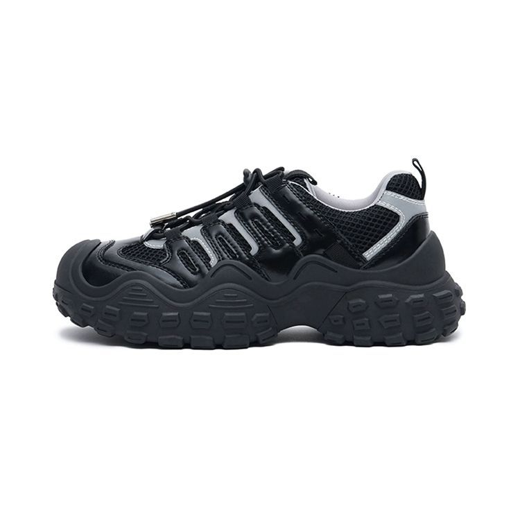 Zapatos blancos de suela gruesa para mujer 2025 verano nuevo estilo malla transpirable moda todo-fósforo ligero realce deportes y zapatillas de deporte de ocio