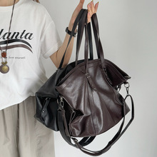 出口单肩跨质感容量包包工厂欧美包包斜铆钉大容量托特女复古单肩