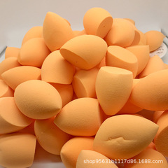 R家のオレンジ色の斜めカットの化粧品の卵はとても柔らかくて粉を食べません。