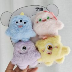 漫画の醜い小さなモンスターぬいぐるみペンダントガールハート人形ブローチバッグキーペンダント多用途アクセサリー