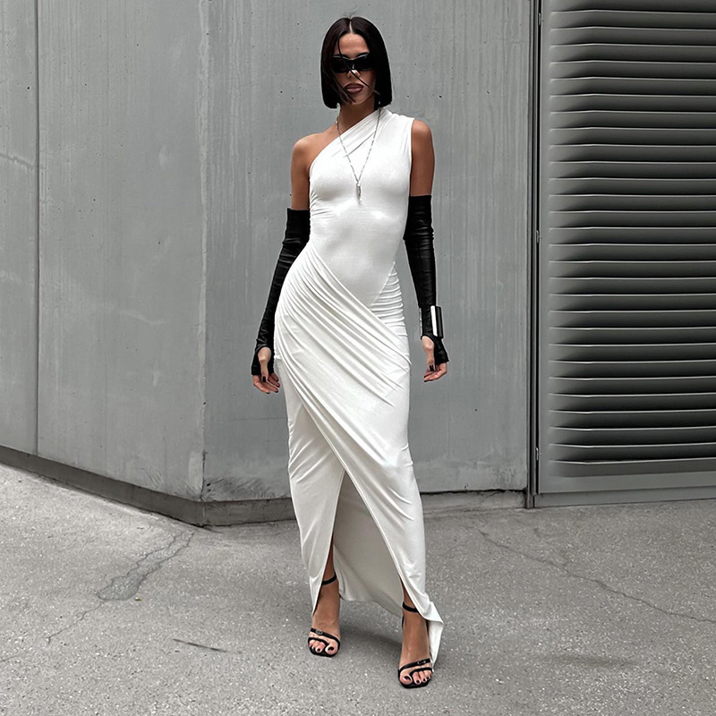 2024 verano nuevo estilo europeo y americano ropa de mujer transfronteriza vestido largo de color sólido cuello inclinado casual sin mangas delgado vestido de hombro único image 1