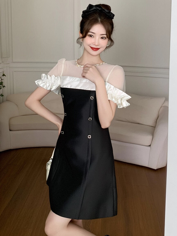 Đầm nữ phong cách Pháp cổ điển, cổ lưới phối ren, thắt eo, tay ngắn, dáng midi — Màu đen