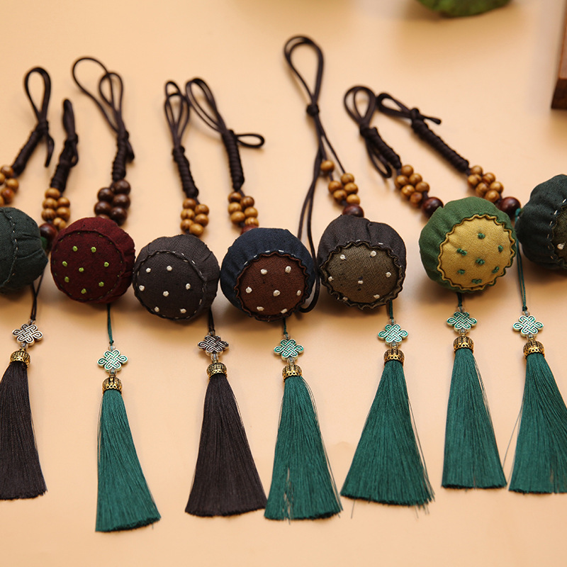 Bordado DIY hecho a mano patchwork bolsita colgante Lu bordado loto decoración del coche Regalo De vacaciones collar bolsita colgante