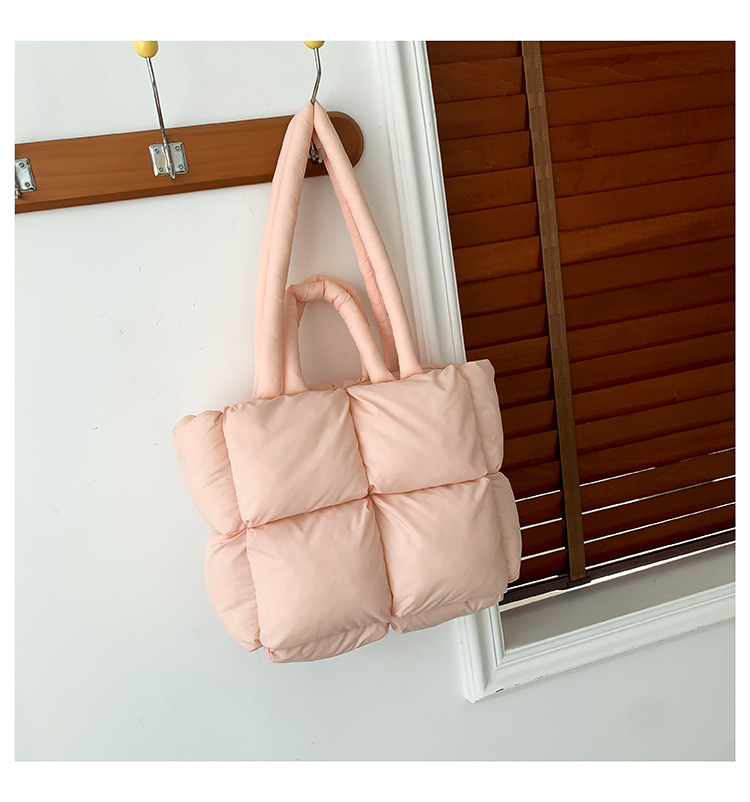 Neue Daunentasche, Baumwollkleidung, Damentasche, einfache, mit Baumwolle gefüllte Weltraumtasche, Einkaufstasche, weiche, karierte tragbare Umhängetasche_voghion.com