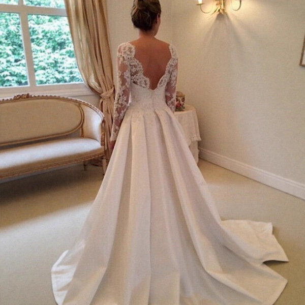 Wholesale 2025 New Export Lace Long-Sleeved Cut Out Back Wedding Dress Retro Tail Wedding Dress Slimming Look