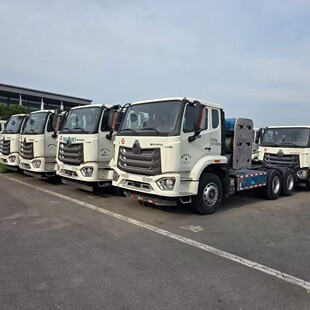 ����LNGȼ�⠿��܇13��460�R������16�ٺ���6X260L����2X150L��ƿ