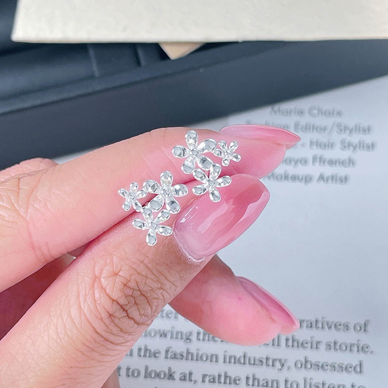 S999純銀秋冬耳釘三朵花直針耳飾j簡約時尚氣質小香養耳洞飾品女