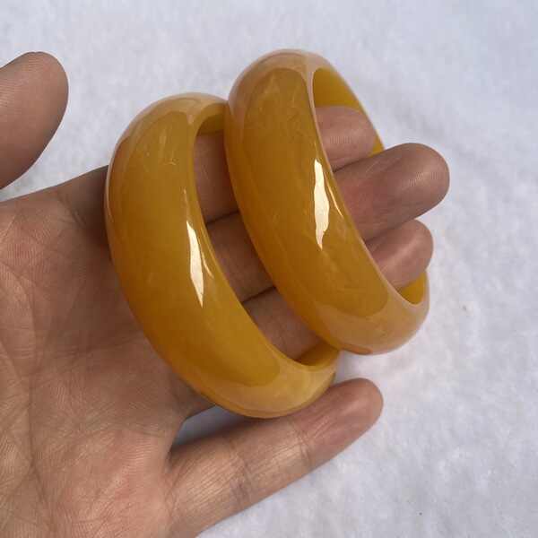 Yellow bracelet wax agate