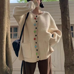 柔らかいモチの甘い気質のセーターのコートの女性の秋冬の新型のゆったりしている怠惰な風のデザイン感のメリヤスの上着