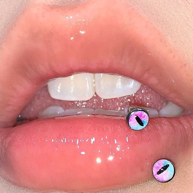 Silver pointed spike labret stud material detail