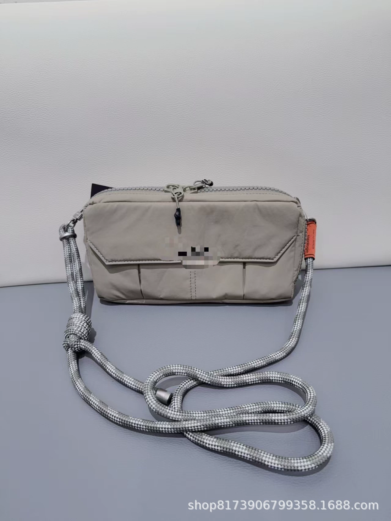 Shoulder bag, sports one-shoulder bag for men and women