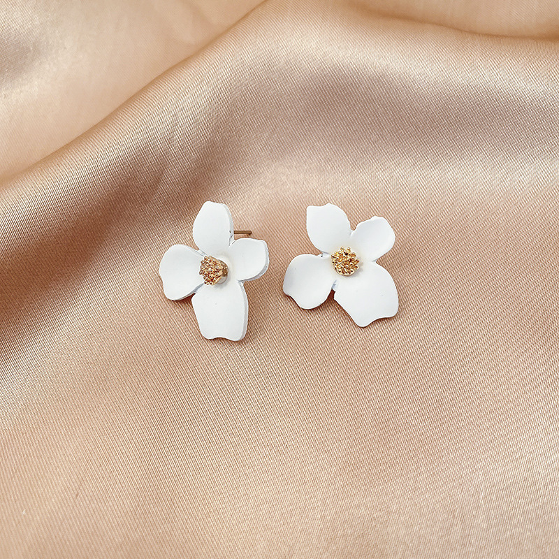 Pendientes de perlas, pendientes de estilo caliente, lujo ligero, pendientes simples de celebridades de Internet, accesorios de Yiwu, venta al por mayor