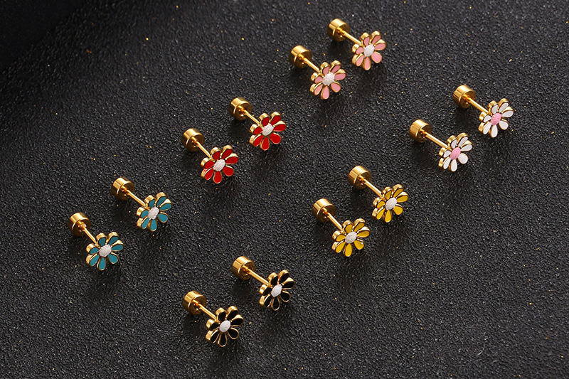 Simple Style Flower Titanium Steel No Inlaid Earrings Ear Studs display picture 5