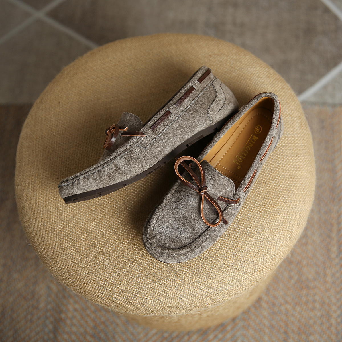 Mocasines para mujer Primavera y otoño 2023 nuevos zapatos de suela blanda con arco para mujer zapatos planos slip-on para mujer de talla grande 41-43