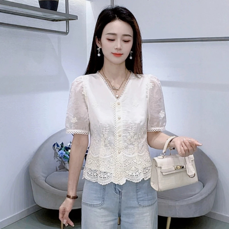Stylish V-Neck Short-Sleeve Lace Shirt for Women, 2026 Summer New Model, Elegant and Slimming, Versatile Top for Hosts, Trendy
