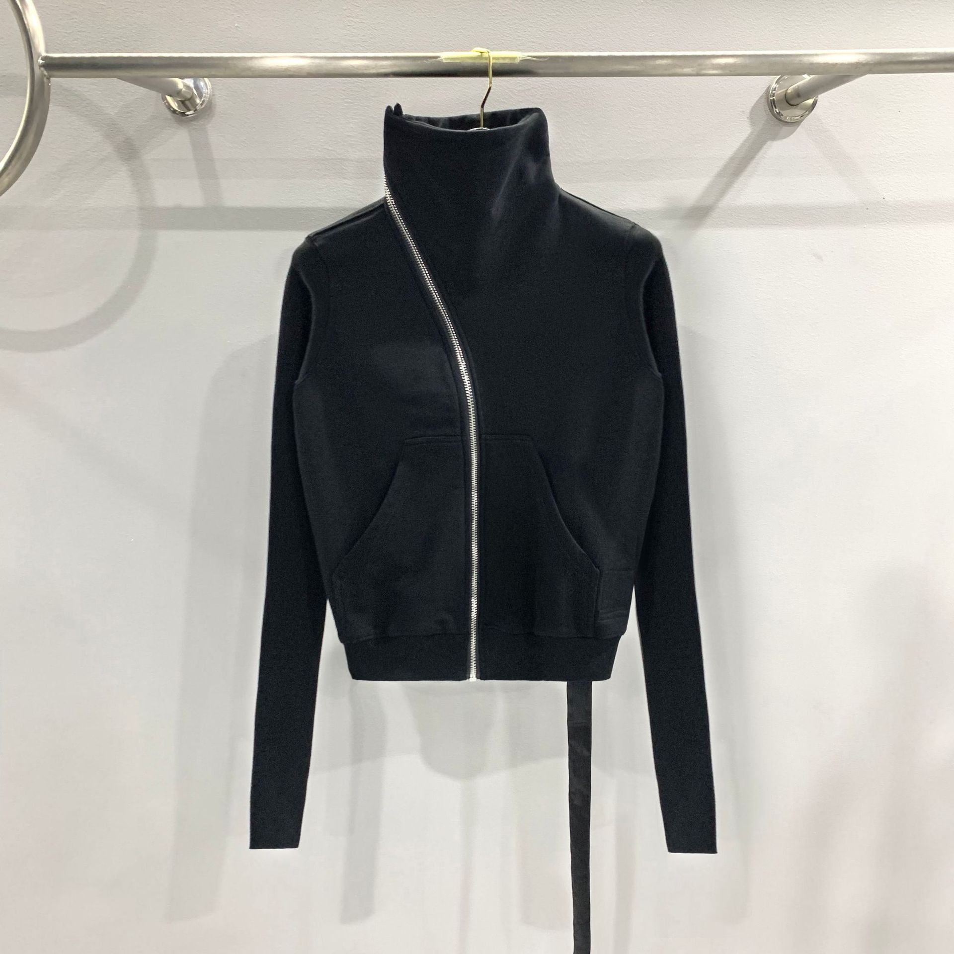 SUBHUMAN Chaqueta de sudadera cepillada de algodón con cuello alto y cremallera diagonal con cinta de línea secundaria de estilo oscuro para mujer