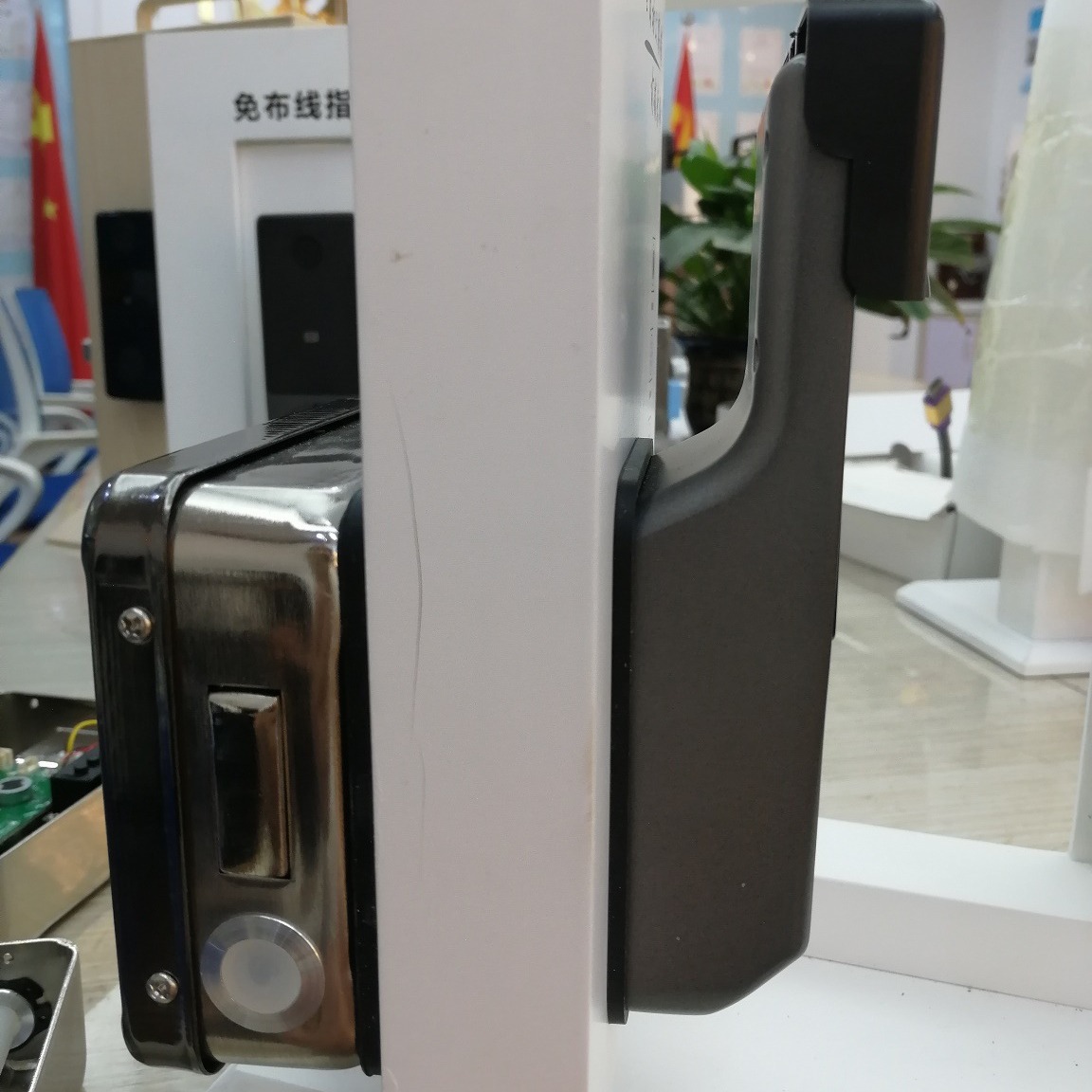 Puerta anticuada puerta antirrobo para el hogar huella digital contraseña tarjeta deslizar control remoto inducción de control electrónico cerradura inteligente Villa huella digital cerradura de la puerta