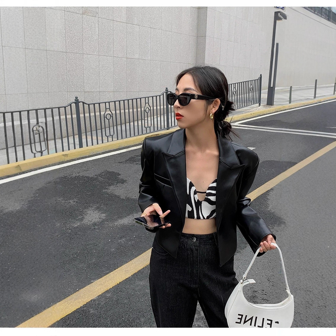 2025 Spring and Autumn New Black Short High-Waisted Leather Jacket for Women, Street Style High-End Designer Fashion Jacket