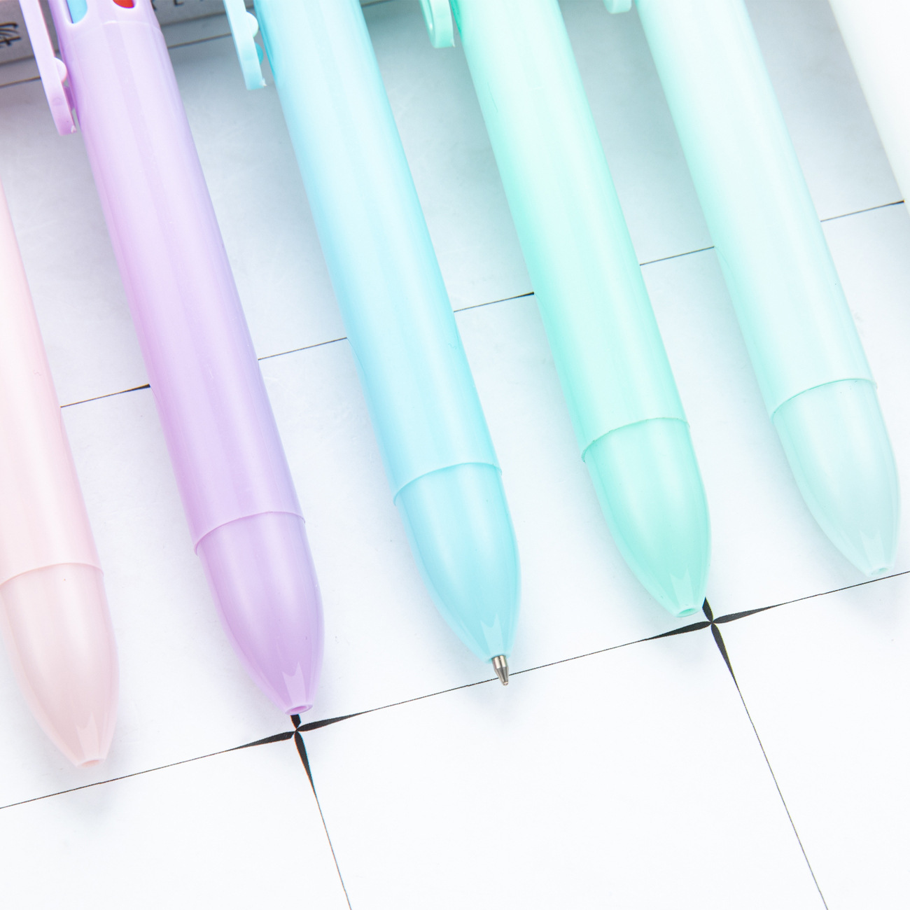 Bolígrafo de plástico multicolor creativo tipo de prensa 6 colores en uno bolígrafo de color para estudiantes papelería bolígrafo multifuncional