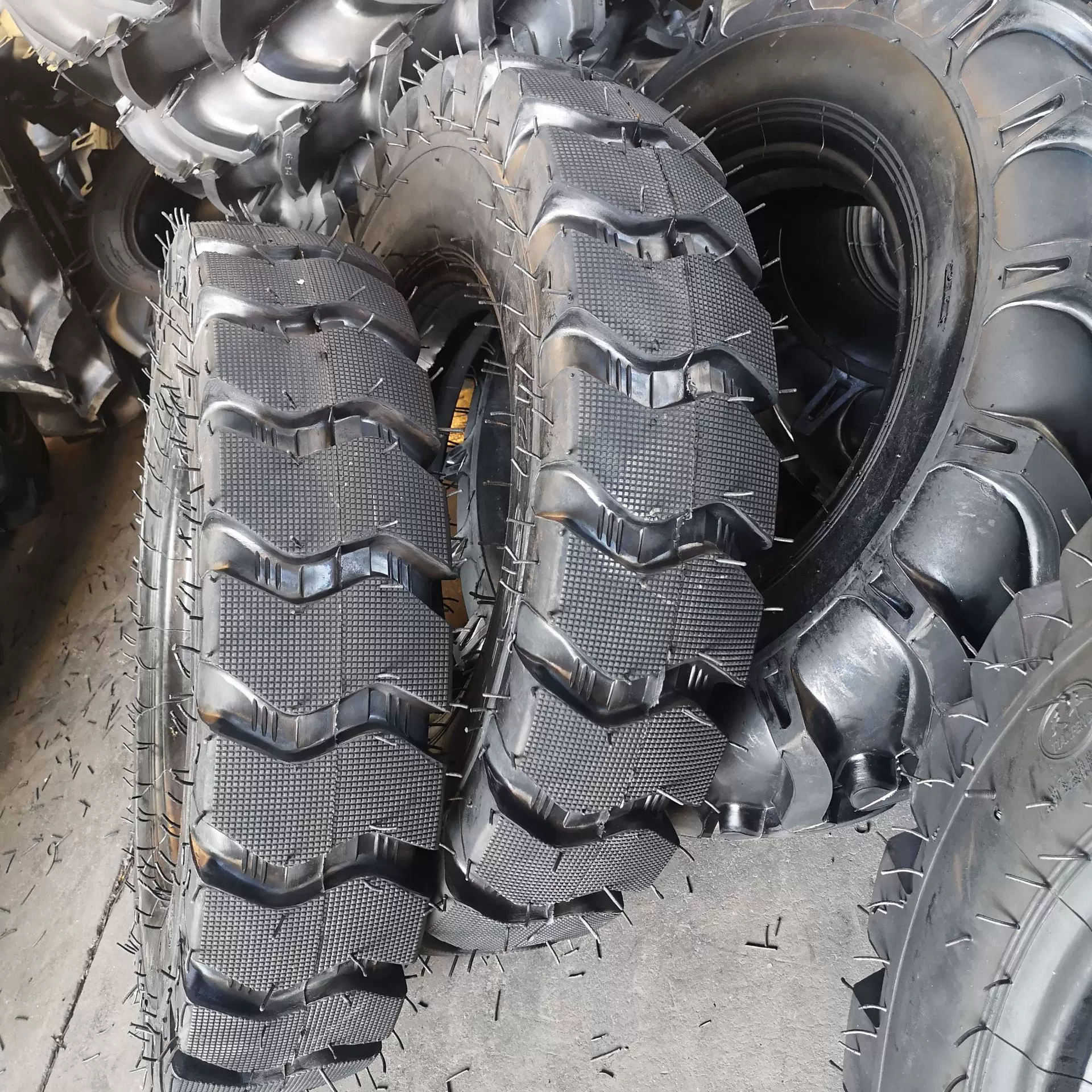 厂家供应750-16 S花纹工程机械轮胎825-16铲车装载机轮胎批发零售