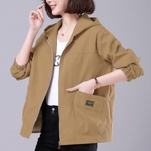 妈妈外套女春秋新款大码宽松休闲百搭连帽夹克衫中老年短款风衣女